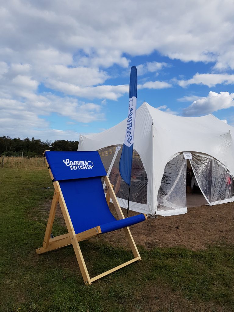 CU19 giant deckchair