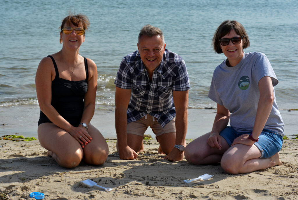 CU21 team unplugged at the beach