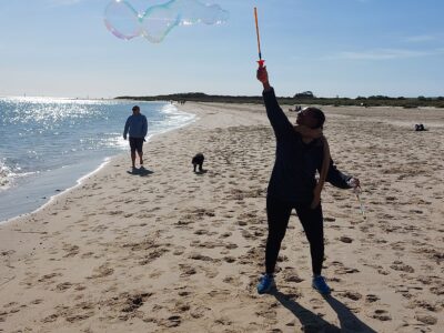 Bubbles at the beach CU22